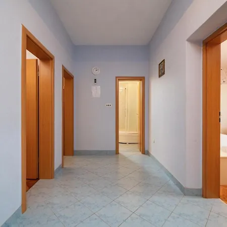 Pazanin Apartment