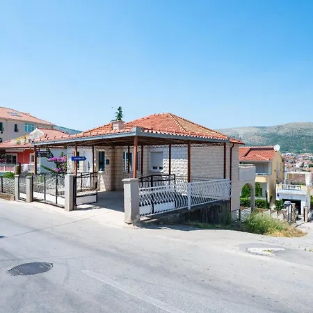 Pazanin Apartment Trogir
